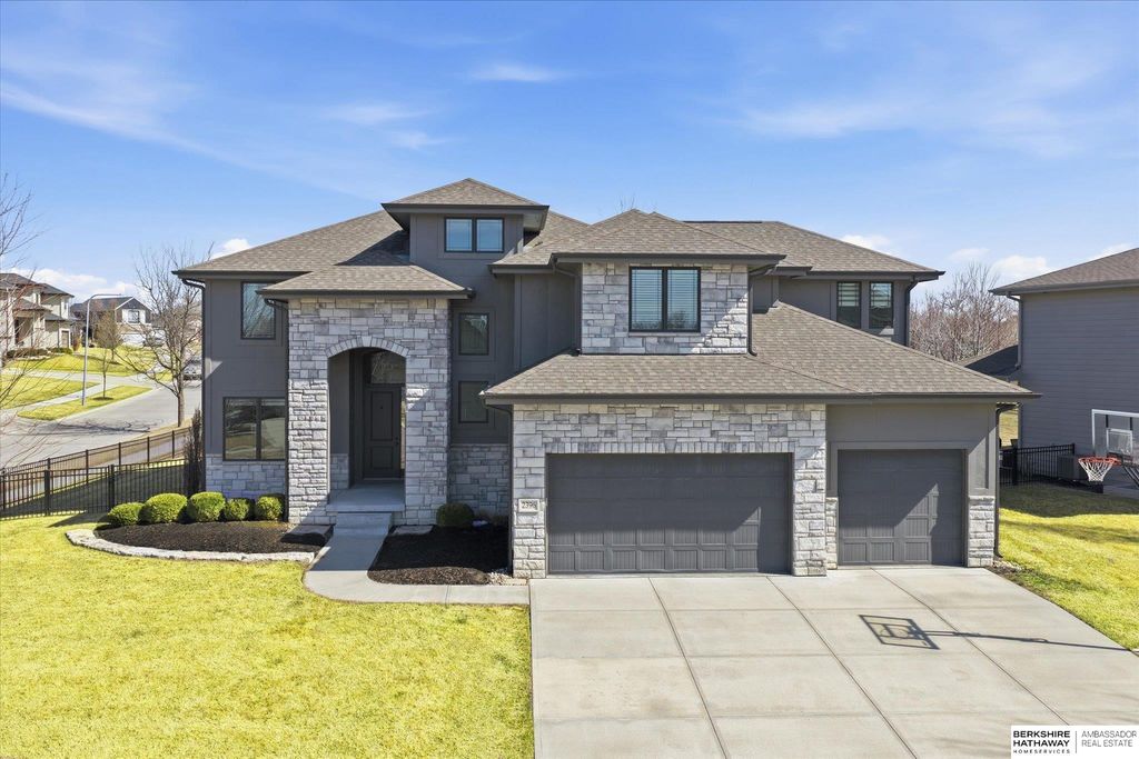 2396 S 218 Avenue, Elkhorn, NE 68022