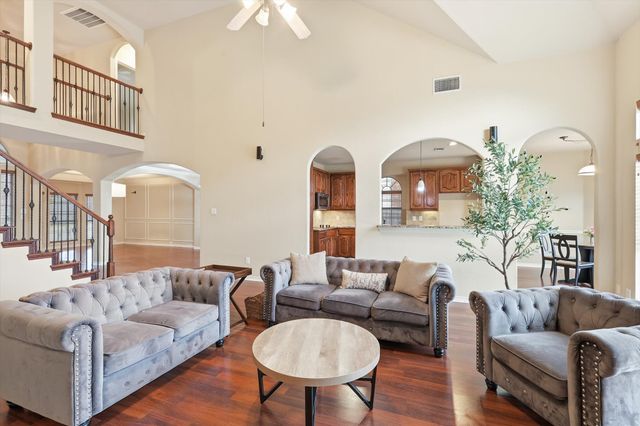 5038 W Fall Drive, Midlothian, TX 76065