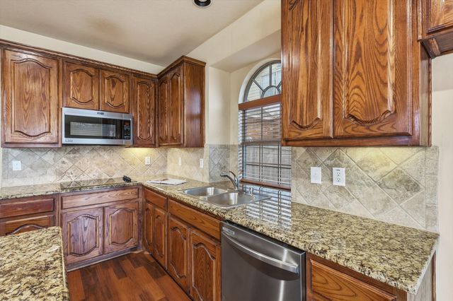 5038 W Fall Drive, Midlothian, TX 76065