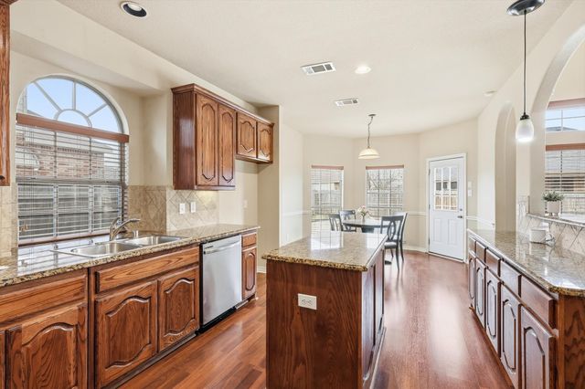 5038 W Fall Drive, Midlothian, TX 76065