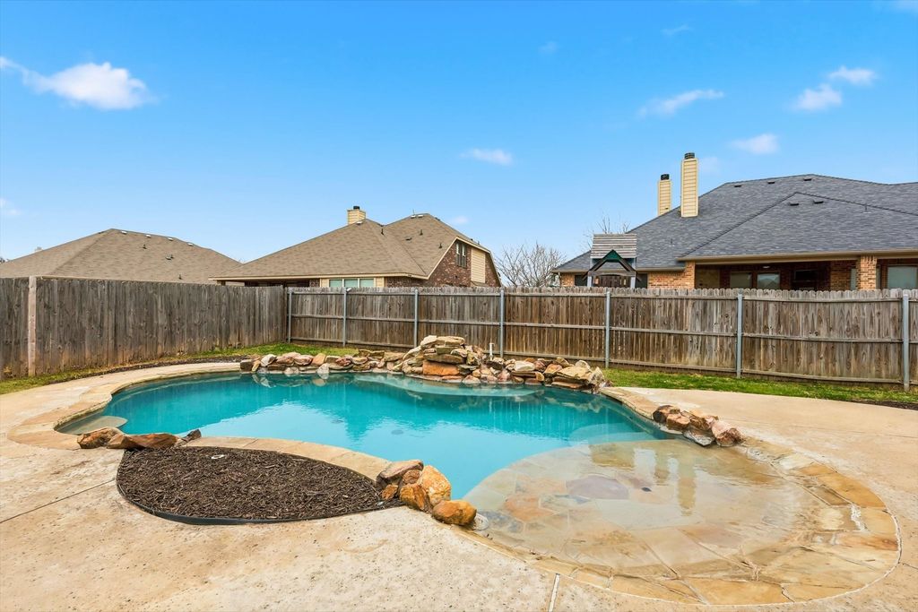 5038 W Fall Drive, Midlothian, TX 76065