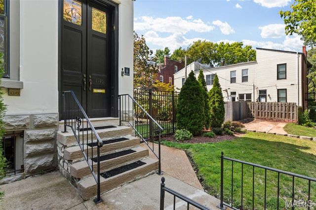 1916 Rutger Street, St Louis, MO 63104