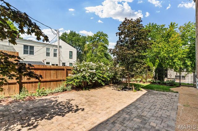 1916 Rutger Street, St Louis, MO 63104