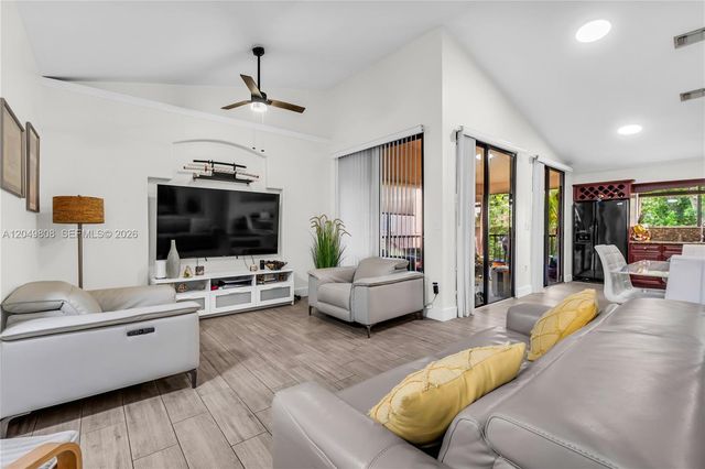 8211 NW 191st St 3-H, Hialeah, FL 33015