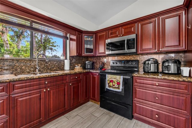 8211 NW 191st St 3-H, Hialeah, FL 33015