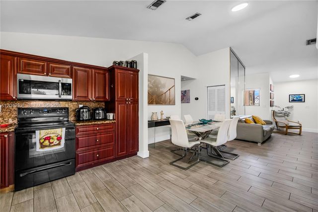 8211 NW 191st St 3-H, Hialeah, FL 33015