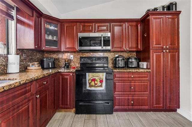 8211 NW 191st St 3-H, Hialeah, FL 33015