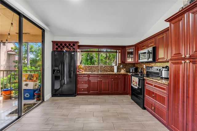 8211 NW 191st St 3-H, Hialeah, FL 33015