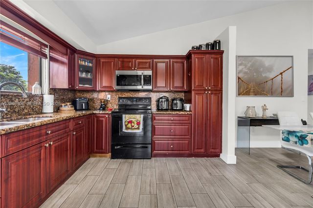8211 NW 191st St 3-H, Hialeah, FL 33015