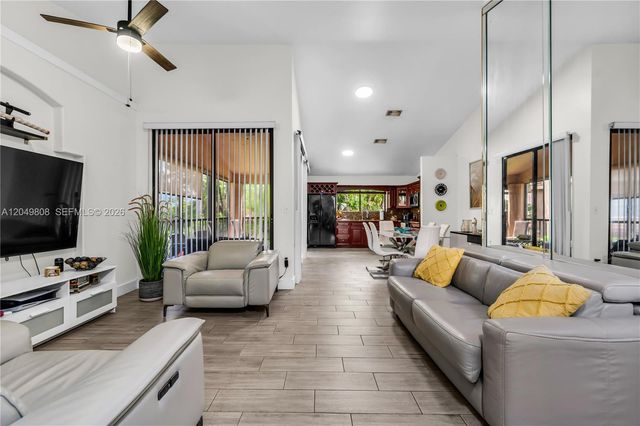 8211 NW 191st St 3-H, Hialeah, FL 33015