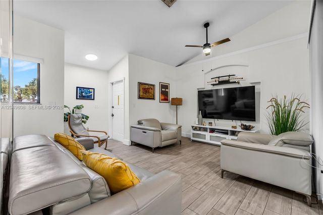 8211 NW 191st St 3-H, Hialeah, FL 33015