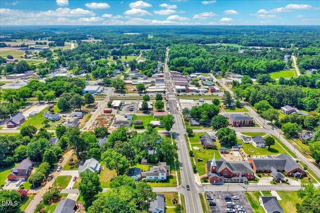 402 N Main Street, Four Oaks, NC 27524