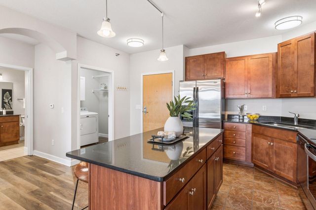 1155 Ford Road 513, Saint Louis Park, MN 55426