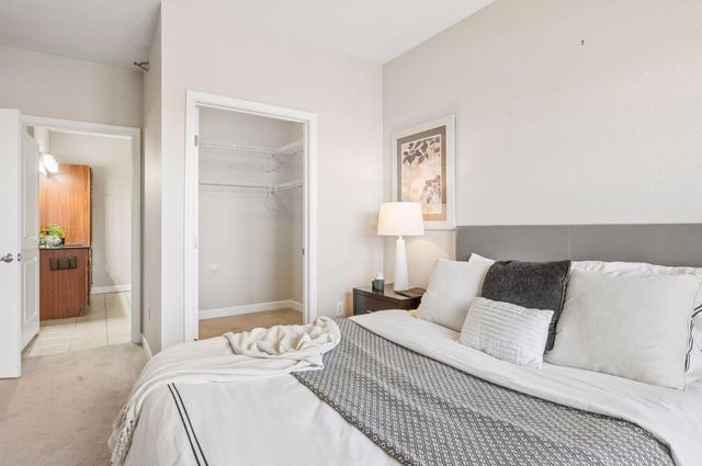 1155 Ford Road 513, Saint Louis Park, MN 55426