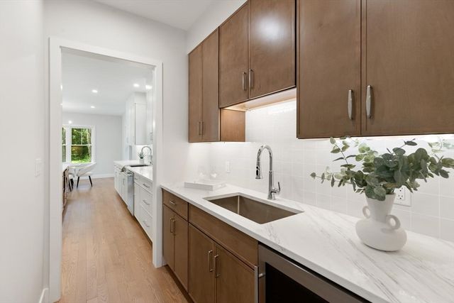 89 Spring St, Lexington, MA 02421