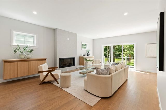 89 Spring St, Lexington, MA 02421