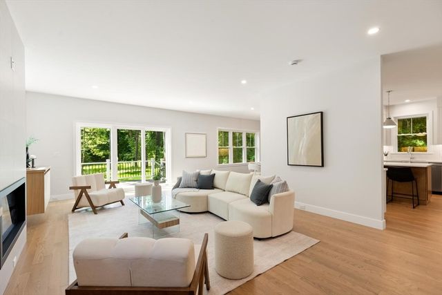 89 Spring St, Lexington, MA 02421