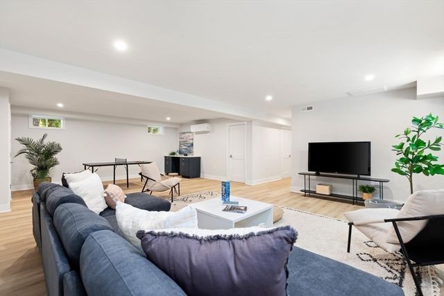 89 Spring St, Lexington, MA 02421