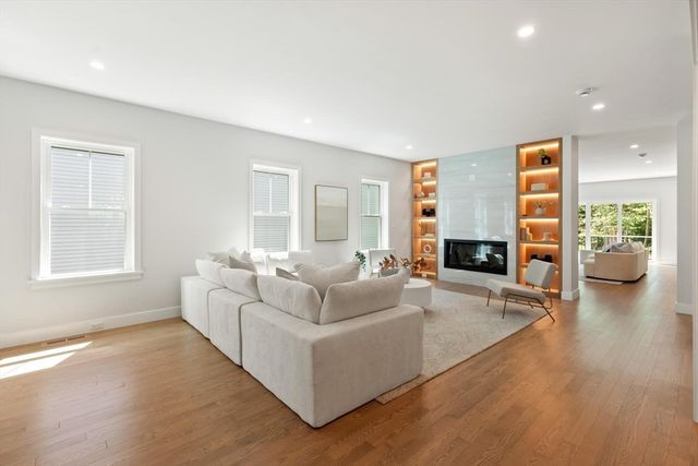 89 Spring St, Lexington, MA 02421