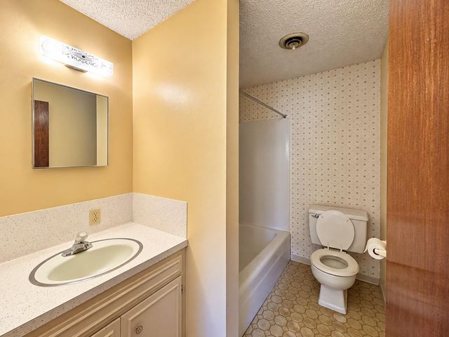 946 Hardeman Street, Sealy, TX 77474