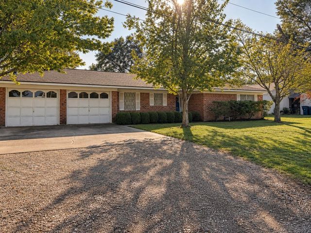 946 Hardeman Street, Sealy, TX 77474