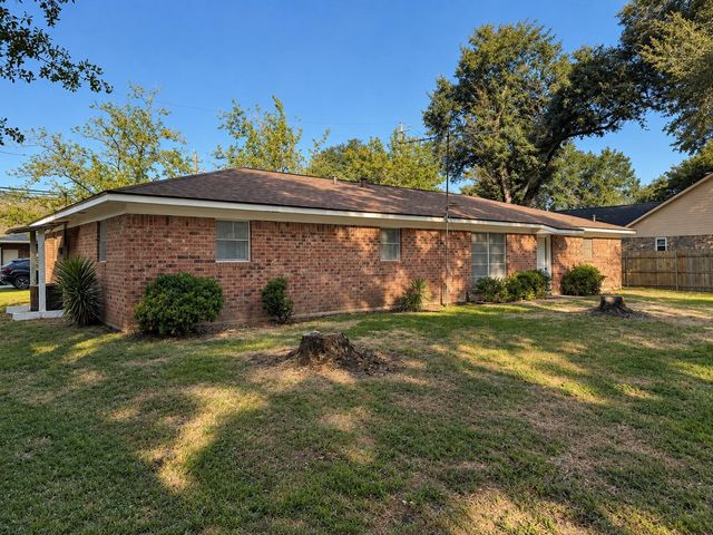 946 Hardeman Street, Sealy, TX 77474