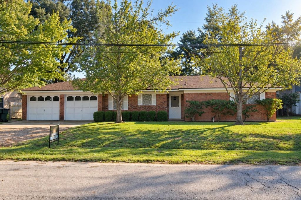 946 Hardeman Street, Sealy, TX 77474