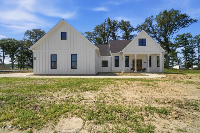 1531 Saint Andrews Drive, Bowling Green, OH 43402
