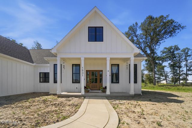 1531 Saint Andrews Drive, Bowling Green, OH 43402