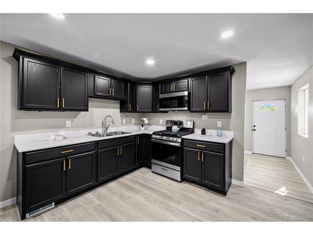 937 Elm St, Pueblo, CO 81004