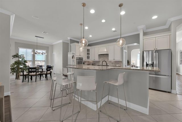 98 Lindenberry Circle, The Woodlands, TX 77389