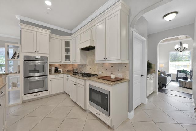 98 Lindenberry Circle, The Woodlands, TX 77389