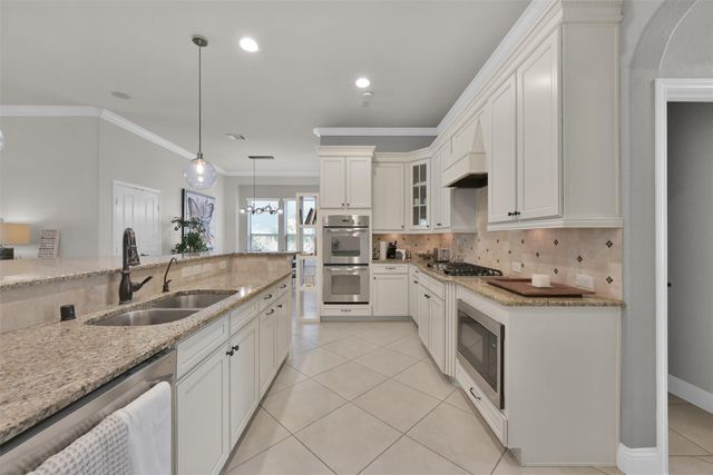 98 Lindenberry Circle, The Woodlands, TX 77389