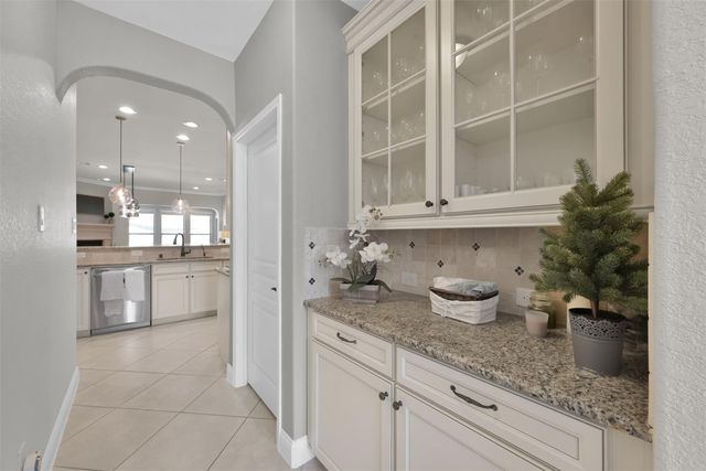 98 Lindenberry Circle, The Woodlands, TX 77389