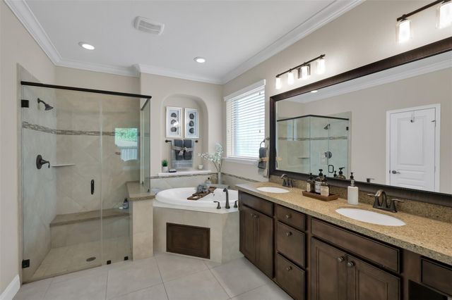 98 Lindenberry Circle, The Woodlands, TX 77389