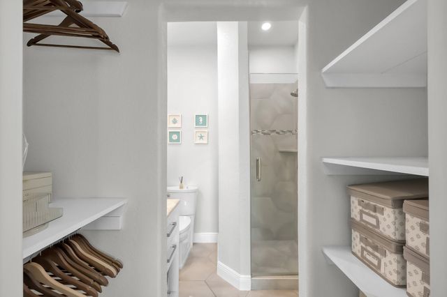 98 Lindenberry Circle, The Woodlands, TX 77389