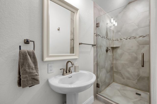 98 Lindenberry Circle, The Woodlands, TX 77389