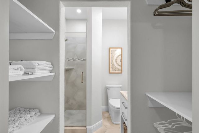 98 Lindenberry Circle, The Woodlands, TX 77389