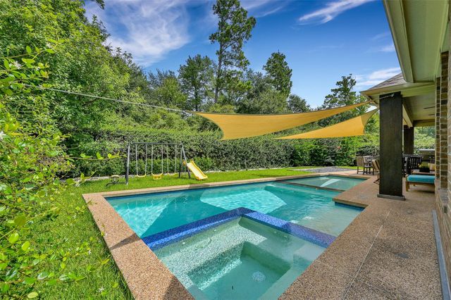 98 Lindenberry Circle, The Woodlands, TX 77389