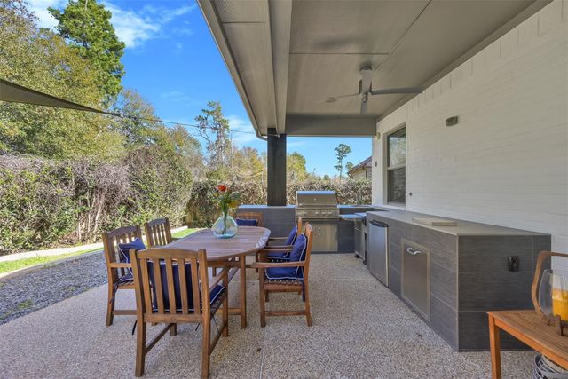 98 Lindenberry Circle, The Woodlands, TX 77389