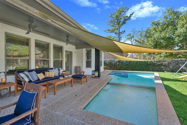 98 Lindenberry Circle, The Woodlands, TX 77389