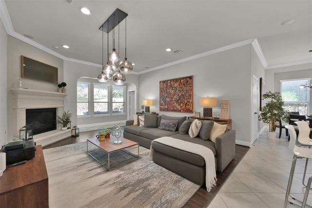 98 Lindenberry Circle, The Woodlands, TX 77389