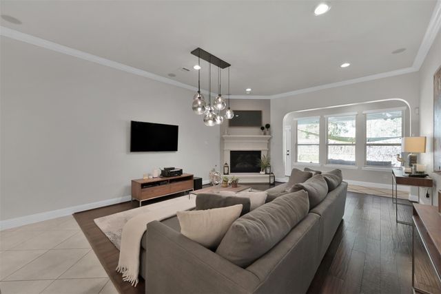 98 Lindenberry Circle, The Woodlands, TX 77389