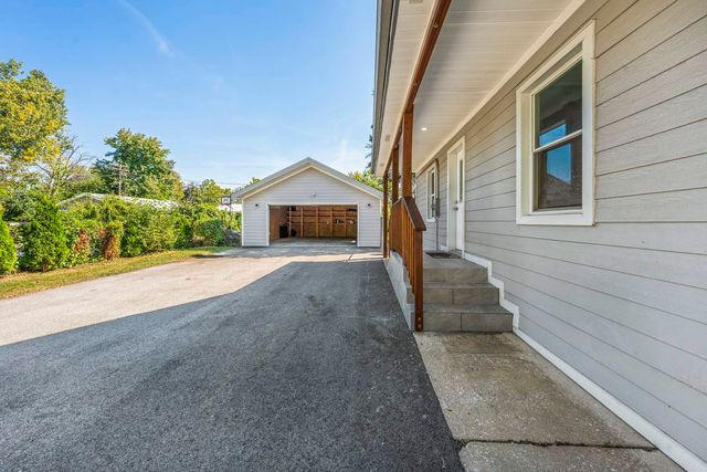 9725 Normandy Avenue, Oak Lawn, IL 60453