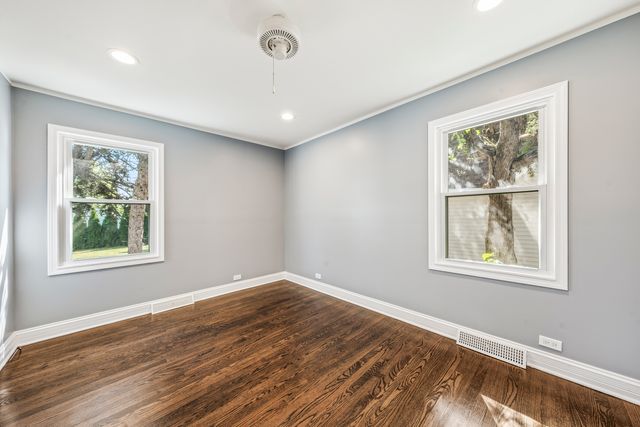 9725 Normandy Avenue, Oak Lawn, IL 60453