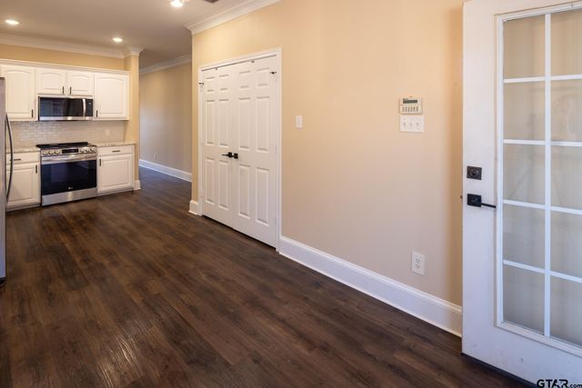 1912 Hollylake Circle, Tyler, TX 75703