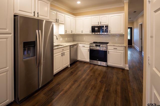1912 Hollylake Circle, Tyler, TX 75703