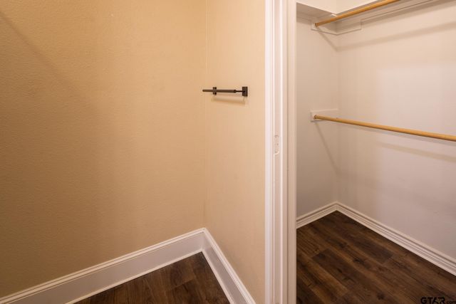 1912 Hollylake Circle, Tyler, TX 75703