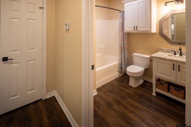 1912 Hollylake Circle, Tyler, TX 75703