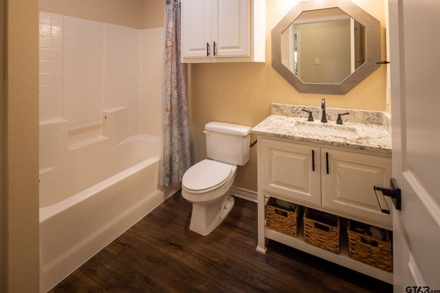 1912 Hollylake Circle, Tyler, TX 75703